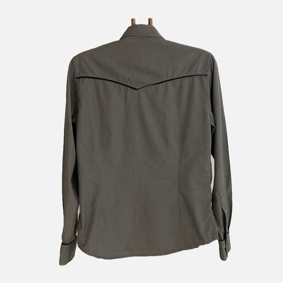 Guess Men’s Button Down Western Shirt Pearl Snap Size Medium Gray Black Trim - Picture 3 of 9